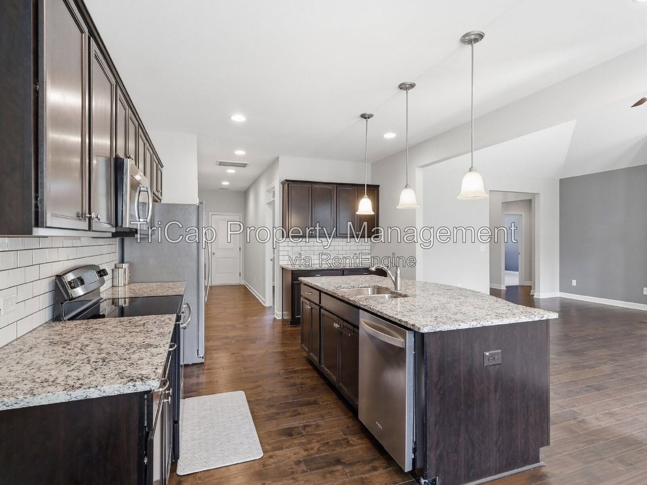 8029 Crookneck Dr - Photo 7 of 30