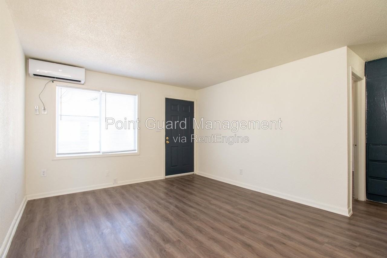 825 S Beverly Dr #825B - Photo 4 of 21