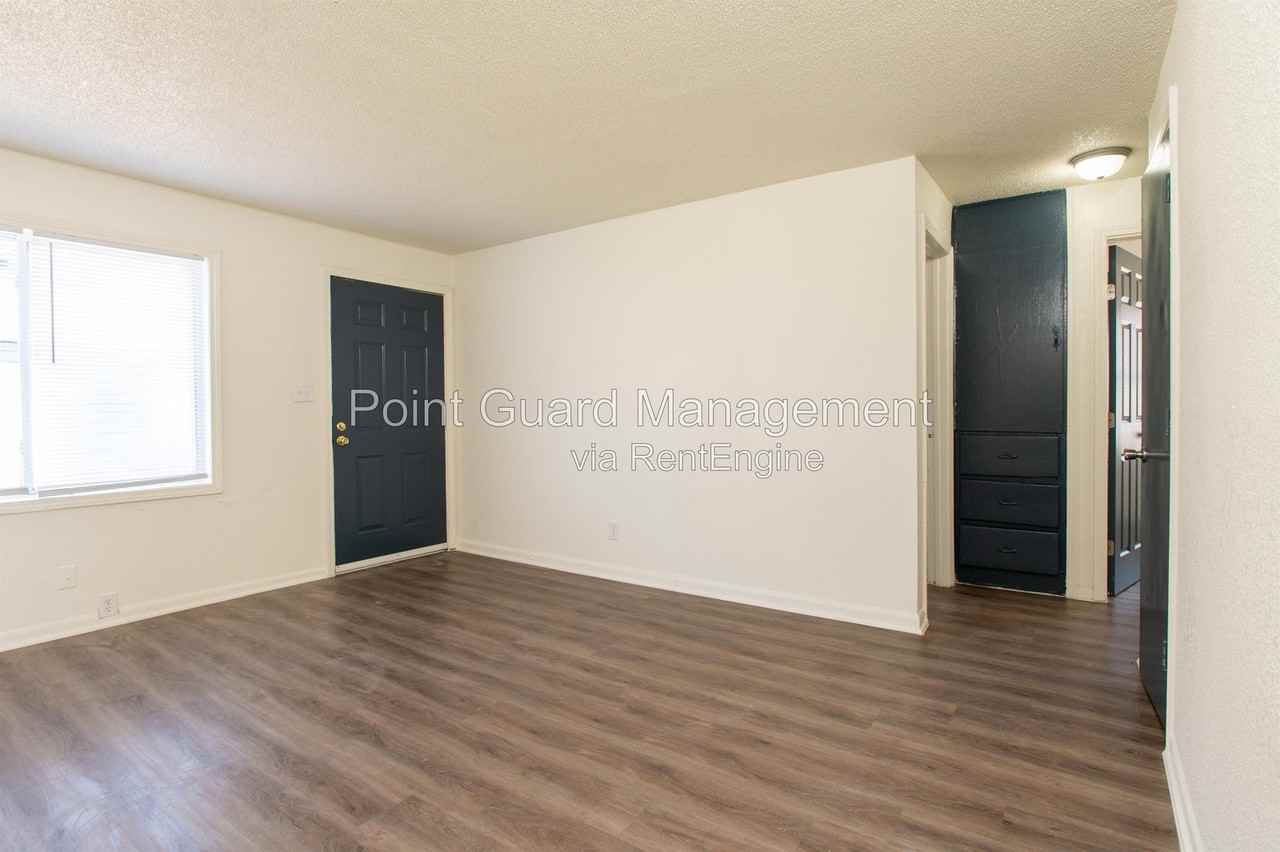 825 S Beverly Dr #825B - Photo 5 of 21