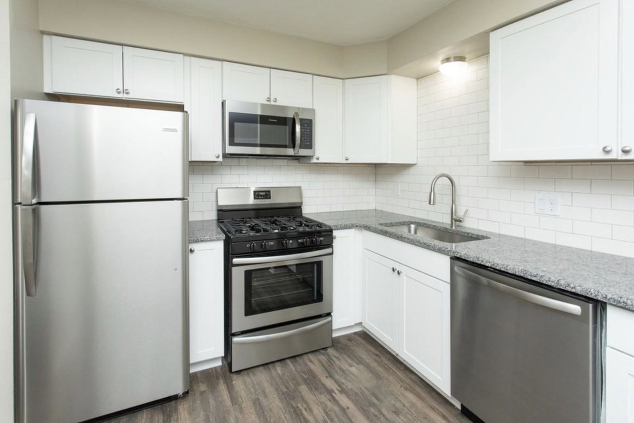 23700 W Warren St #7044 - Photo 2 of 8