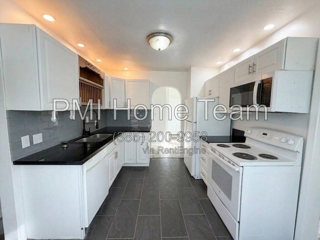177 Country Club Dr - Photo 6 of 23