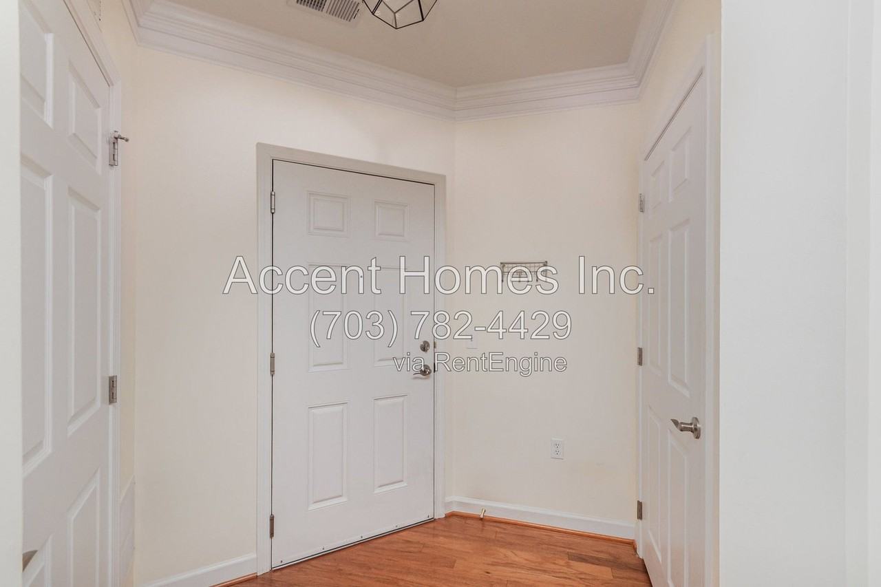 2101 N Monroe St #213 - Photo 5 of 50
