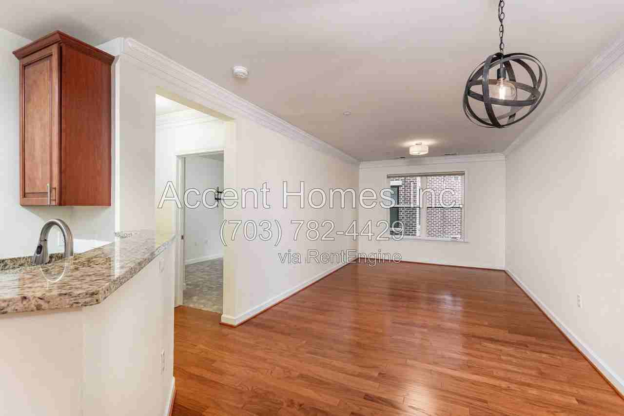 2101 N Monroe St #213 - Photo 6 of 50