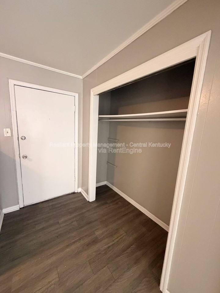 1708 Jennifer Rd #D7 - Photo 7 of 31