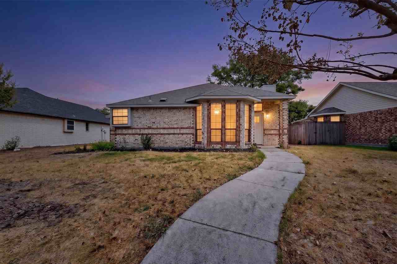 2522 Larkspur Ln