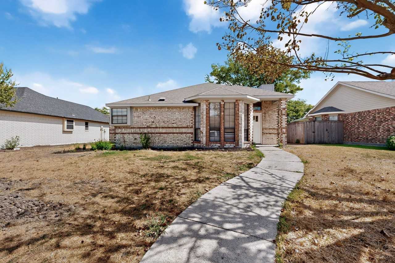 2522 Larkspur Ln - Photo 3 of 44