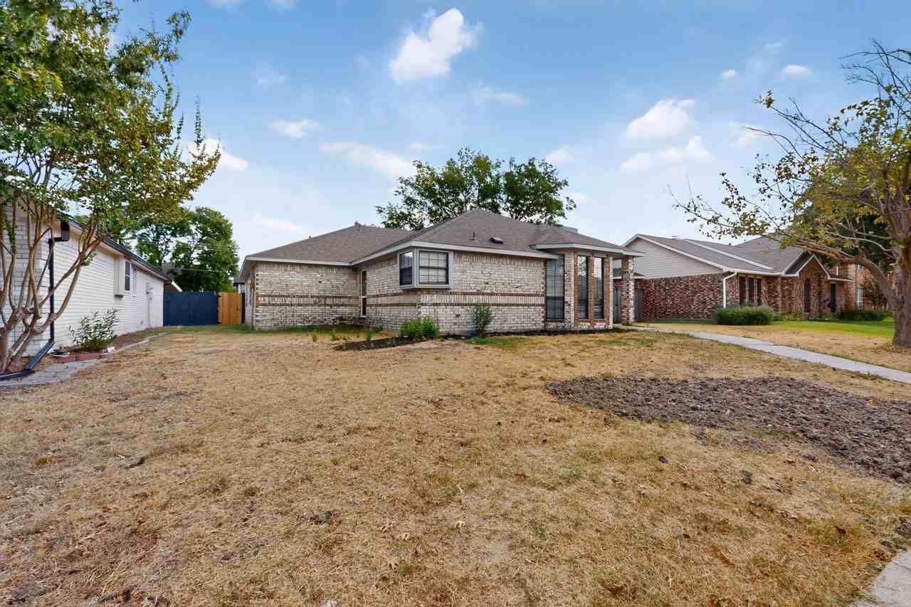 2522 Larkspur Ln - Photo 4 of 44