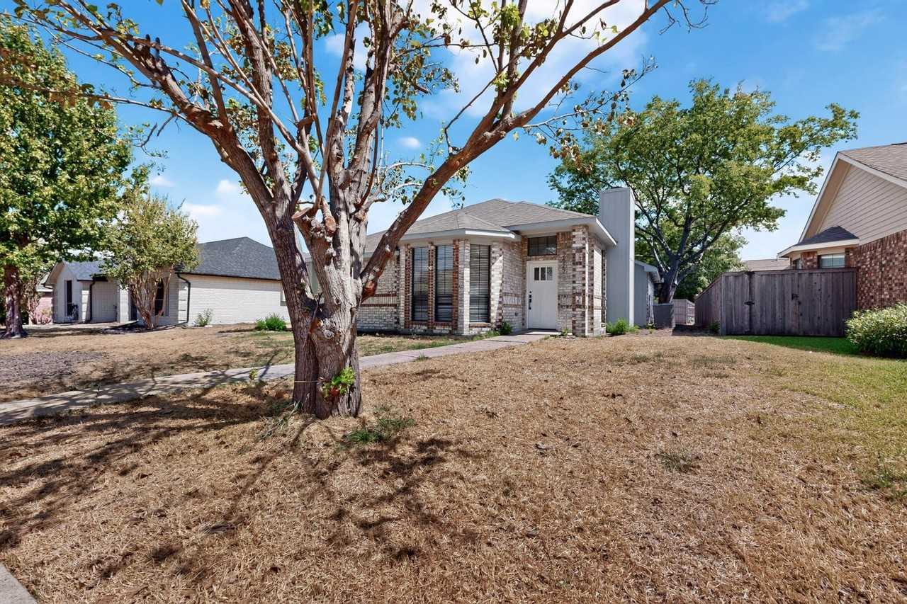 2522 Larkspur Ln - Photo 5 of 44