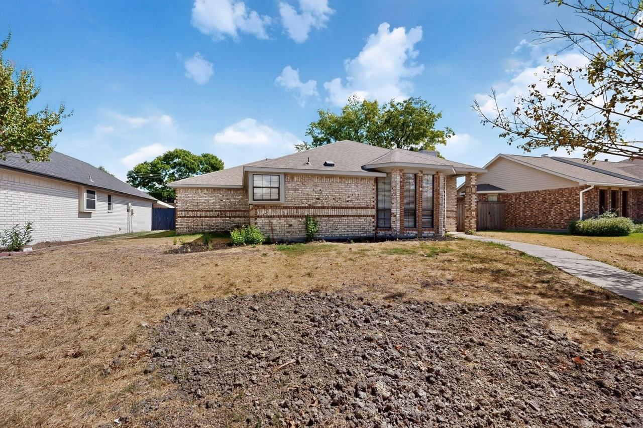 2522 Larkspur Ln - Photo 6 of 44