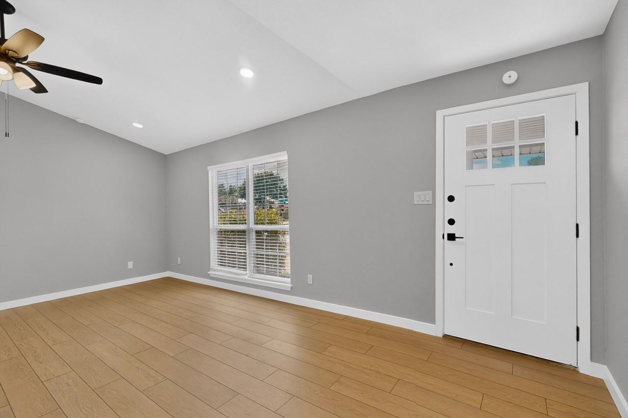 900 Rocky Creek Ln - Photo 7 of 45