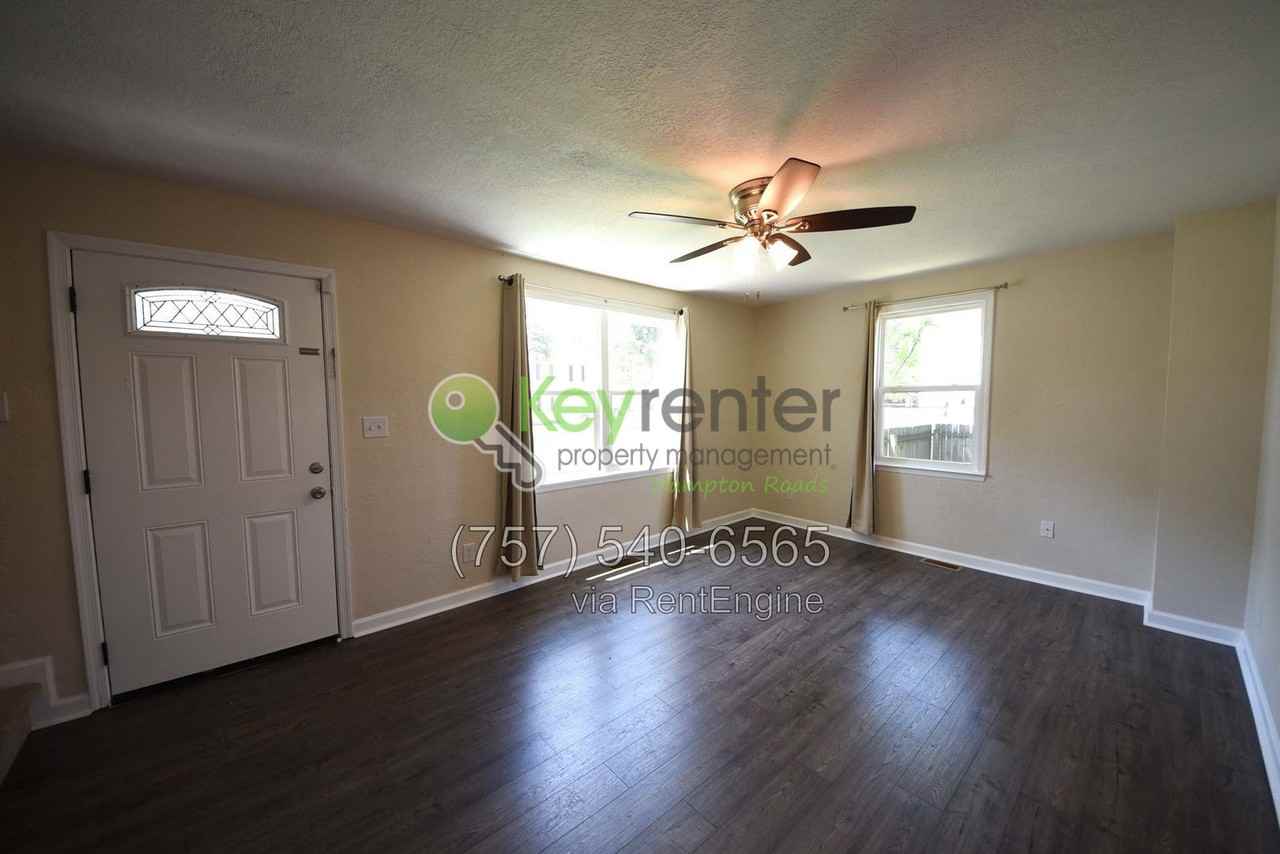 3742 Atterbury St - Photo 5 of 40