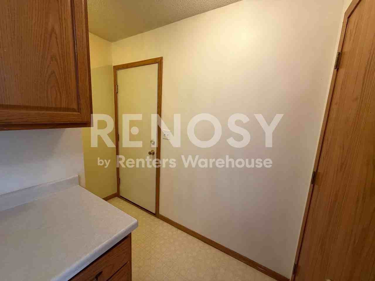 3325 7th St Nw - Photo 7 of 42