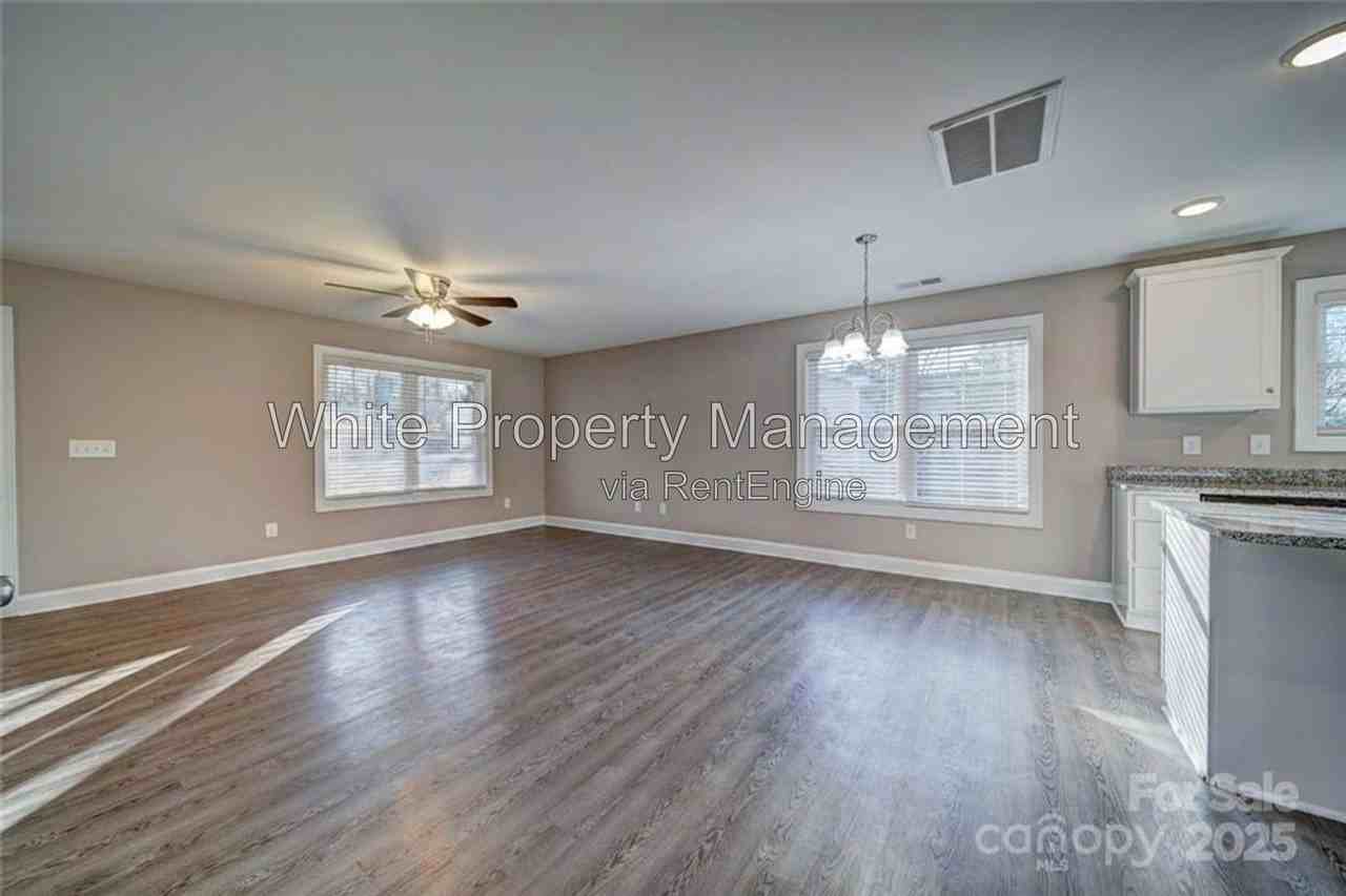 1414 Mason St - Photo 2 of 31