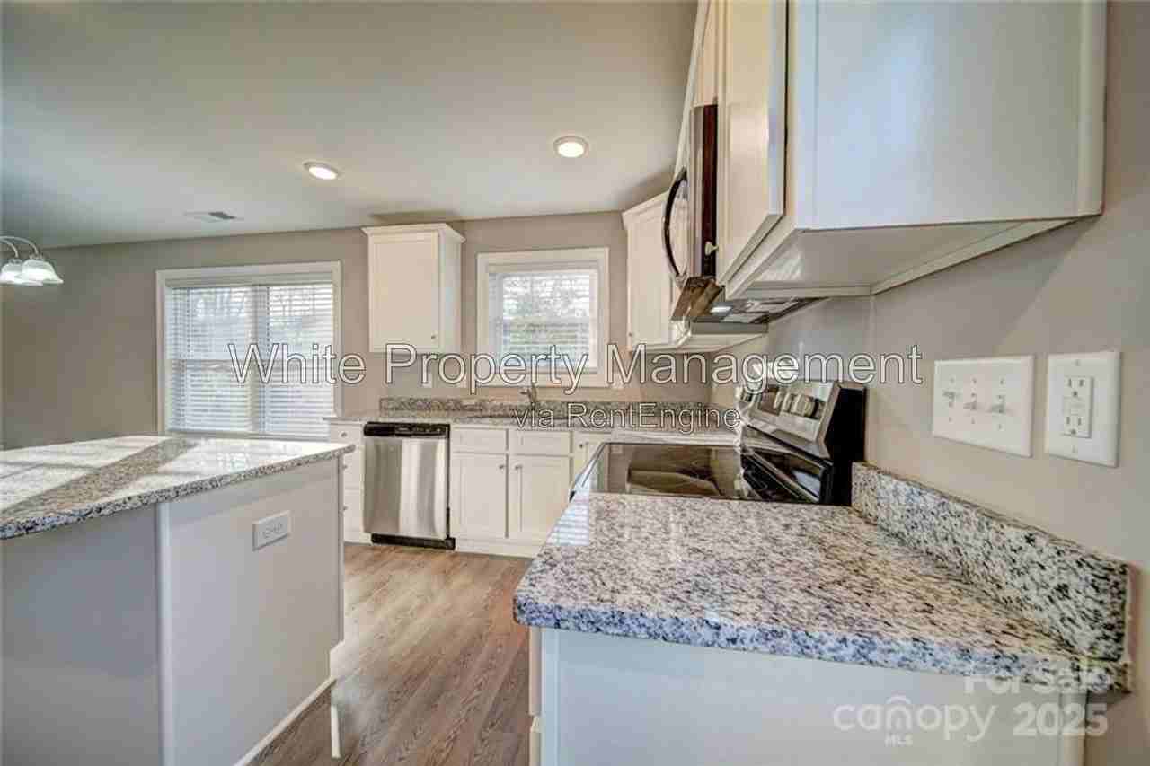 1414 Mason St - Photo 3 of 31