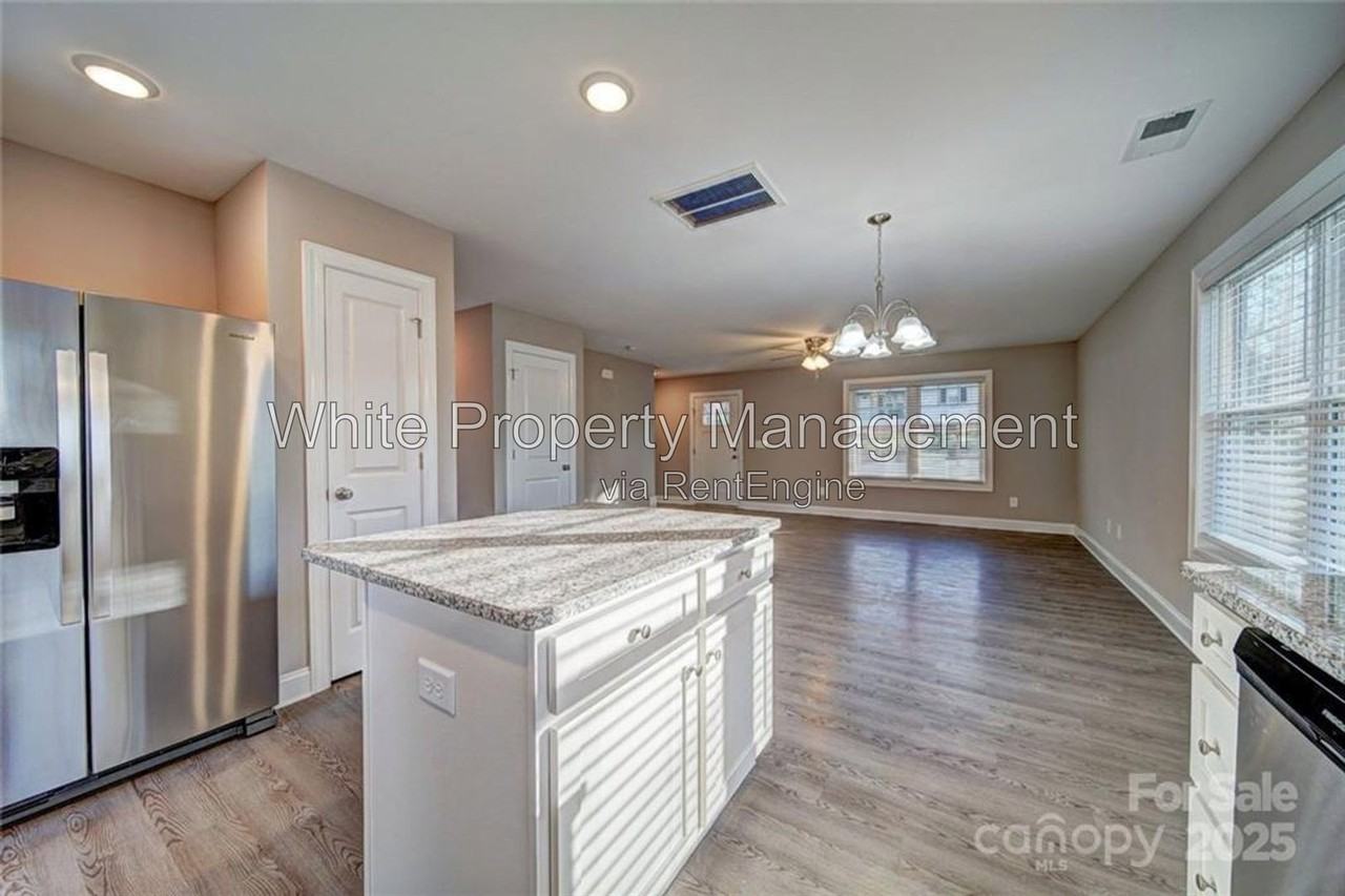 1414 Mason St - Photo 6 of 31