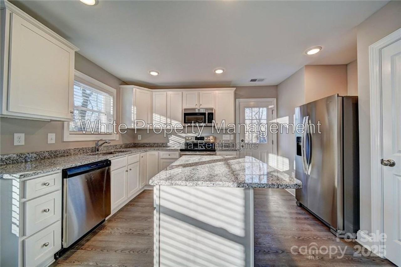 1414 Mason St - Photo 7 of 31