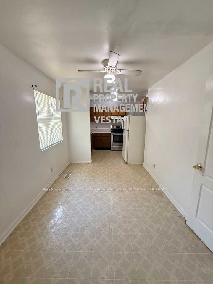 615 Maplewood Dr - Photo 3 of 11