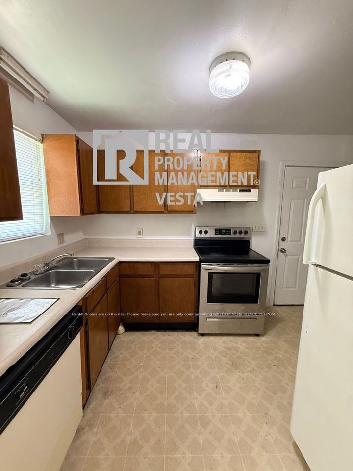 615 Maplewood Dr - Photo 4 of 11