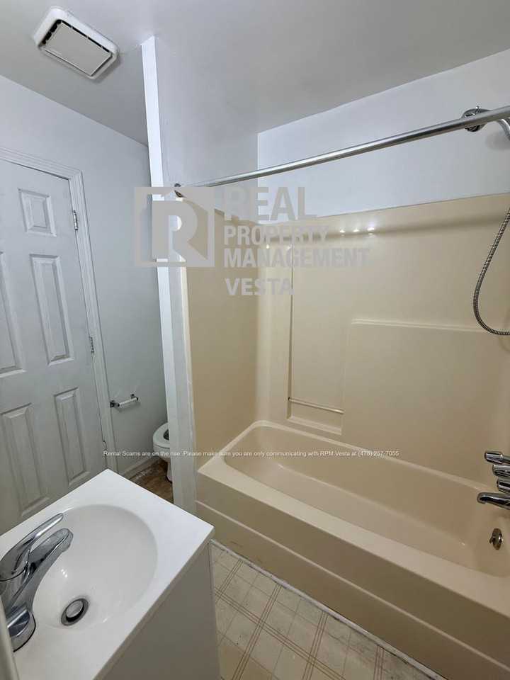 615 Maplewood Dr - Photo 6 of 11