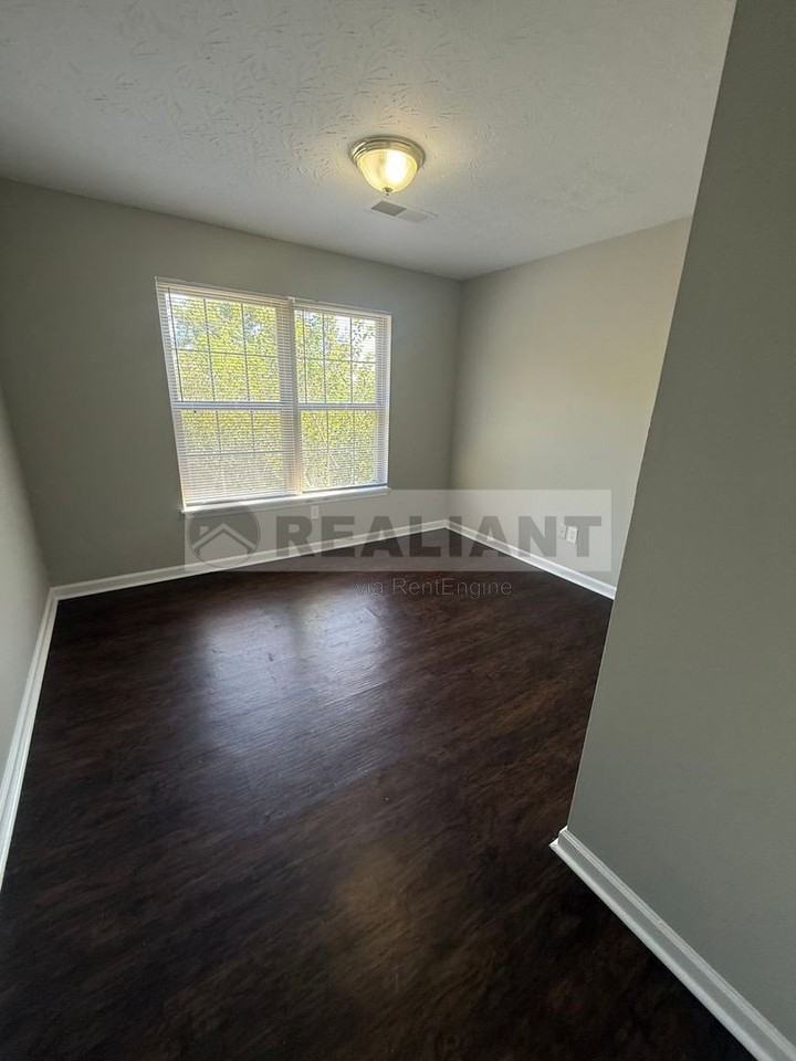 118 Maple Leaf Ln - Photo 2 of 6