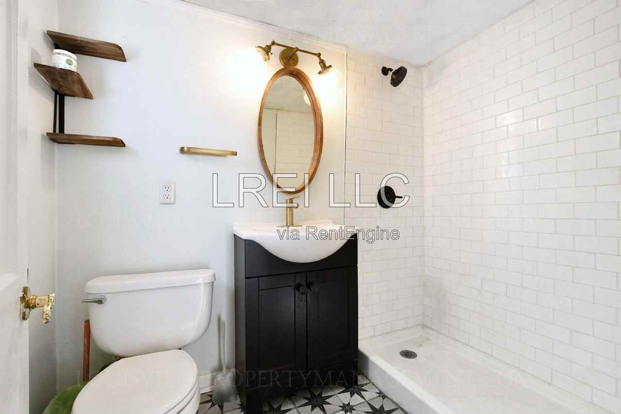 515 E 11th St - Photo 4 of 18