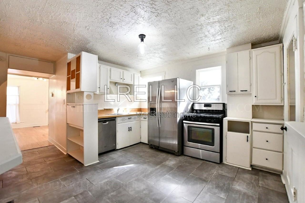 515 E 11th St - Photo 6 of 18