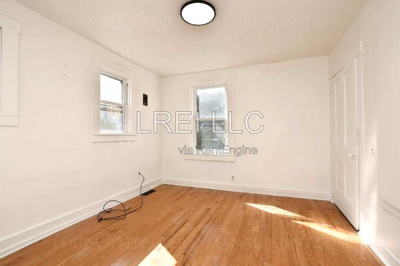 515 E 11th St - Photo 7 of 18