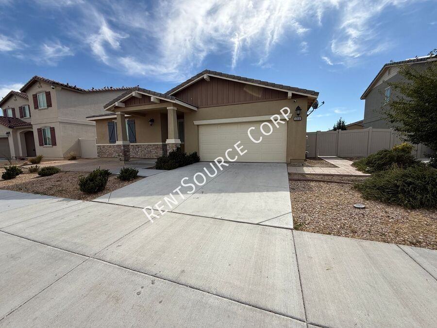 45016 Marbella St - Photo 2 of 32