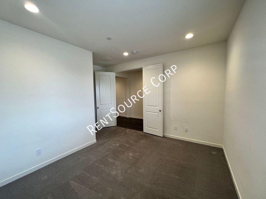 45016 Marbella St - Photo 5 of 32