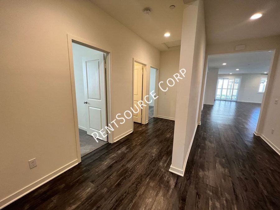 45016 Marbella St - Photo 7 of 32