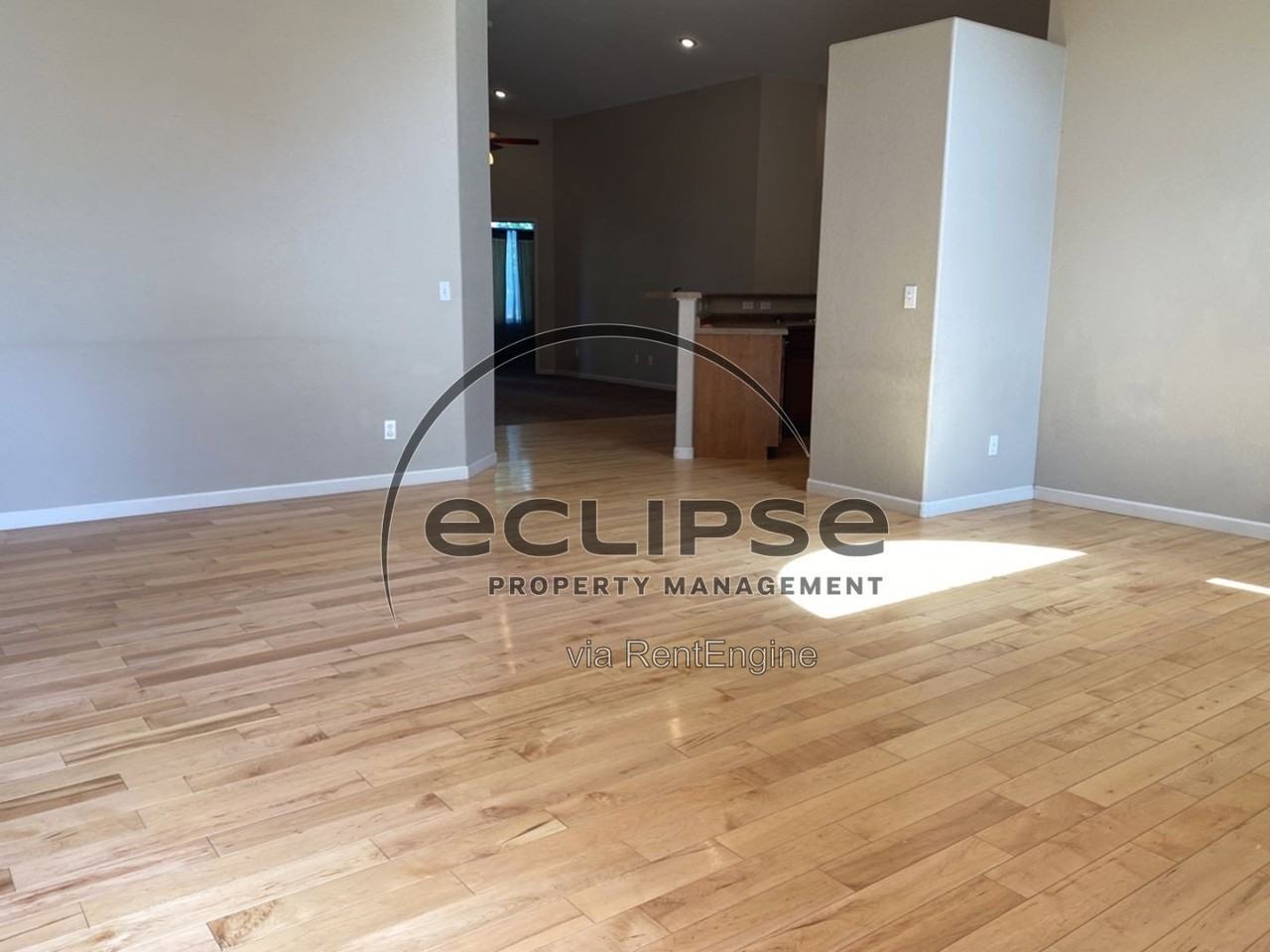 100 Riverwood Dr - Photo 2 of 36