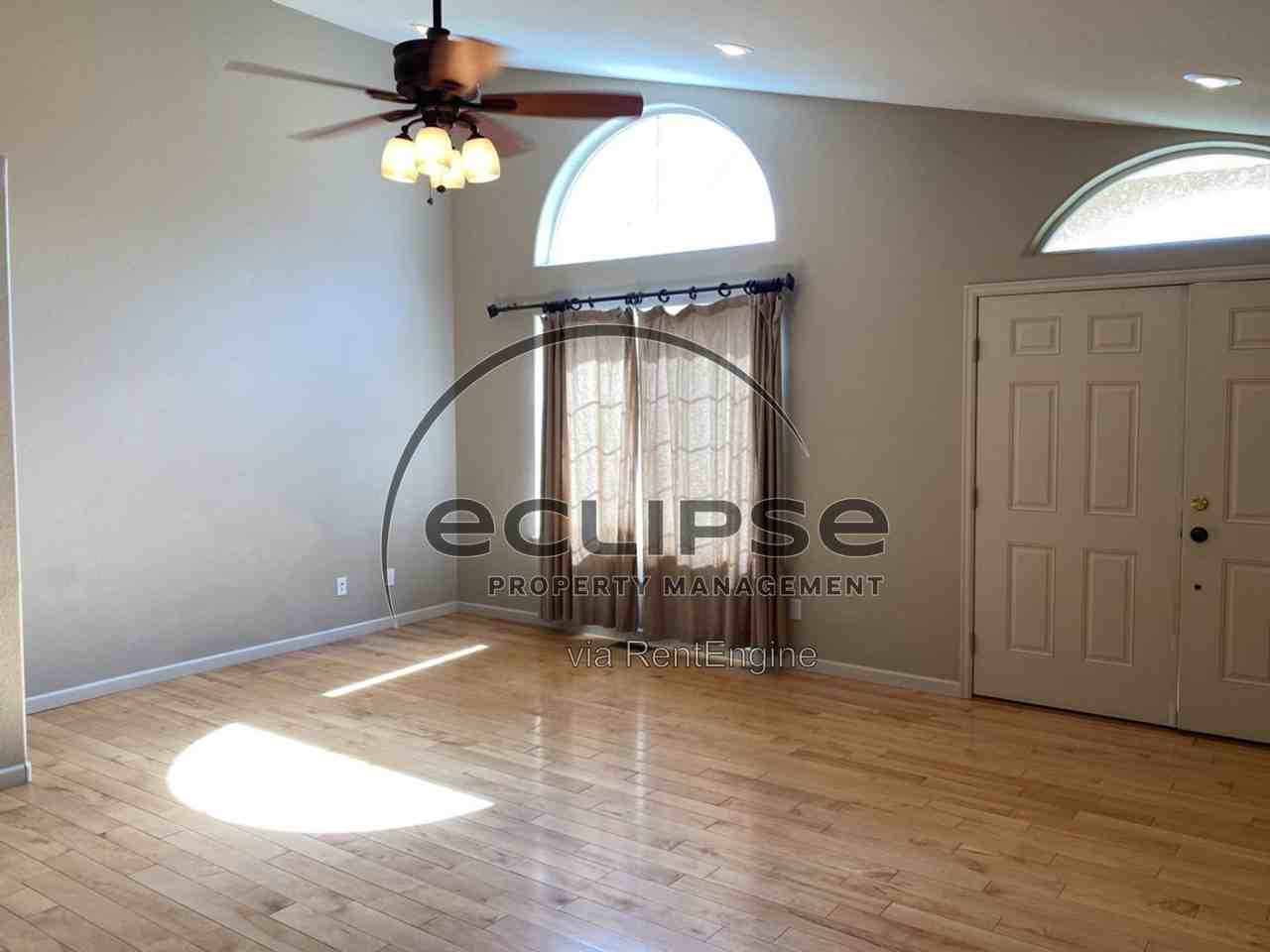 100 Riverwood Dr - Photo 3 of 36