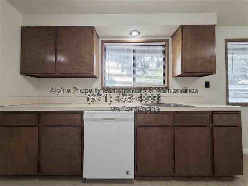 238 Ne 143rd Ave - Photo 5 of 22