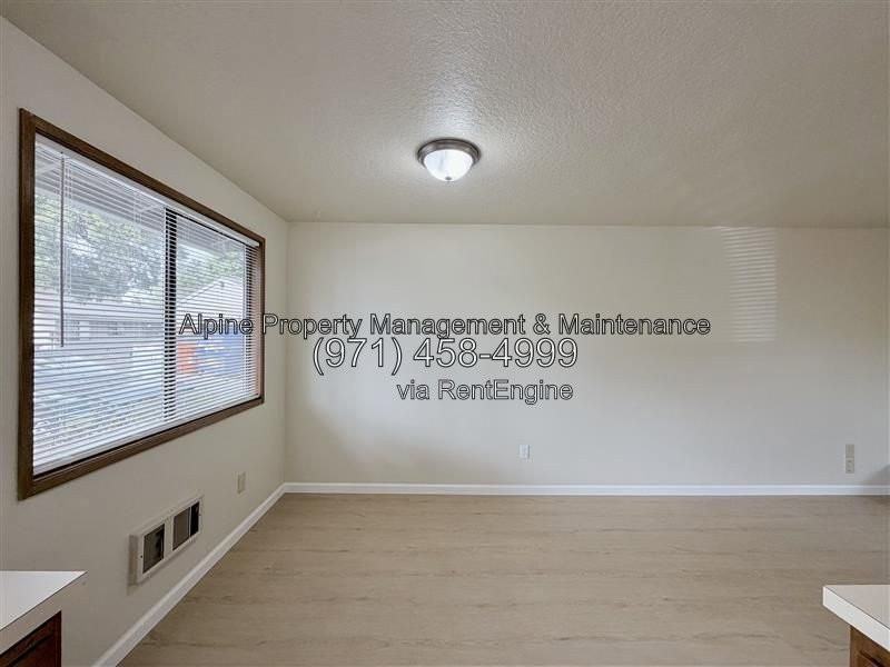 238 Ne 143rd Ave - Photo 6 of 22