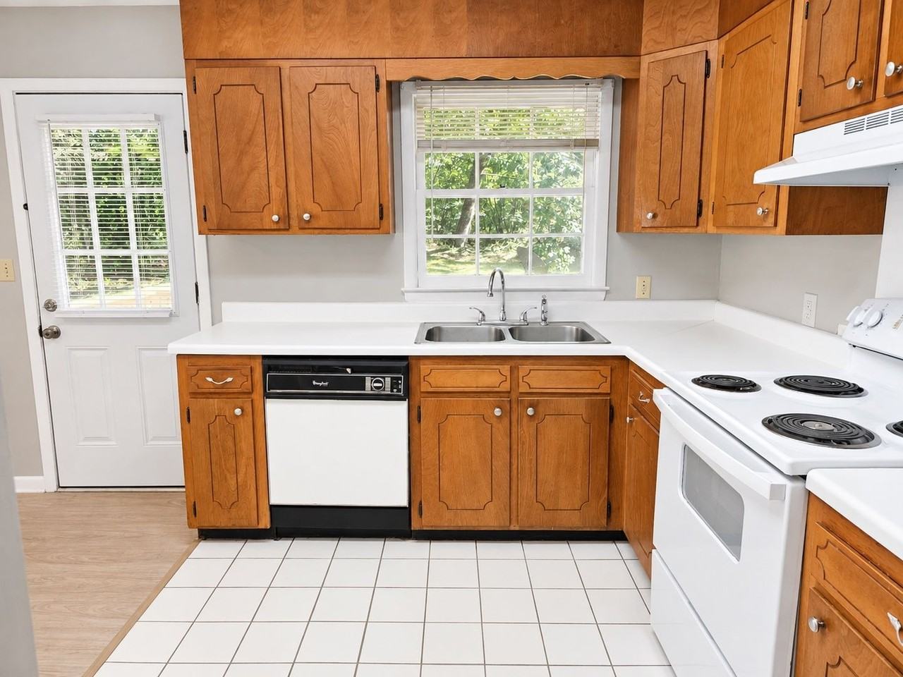 1304 Brockton Dr #B - Photo 4 of 12