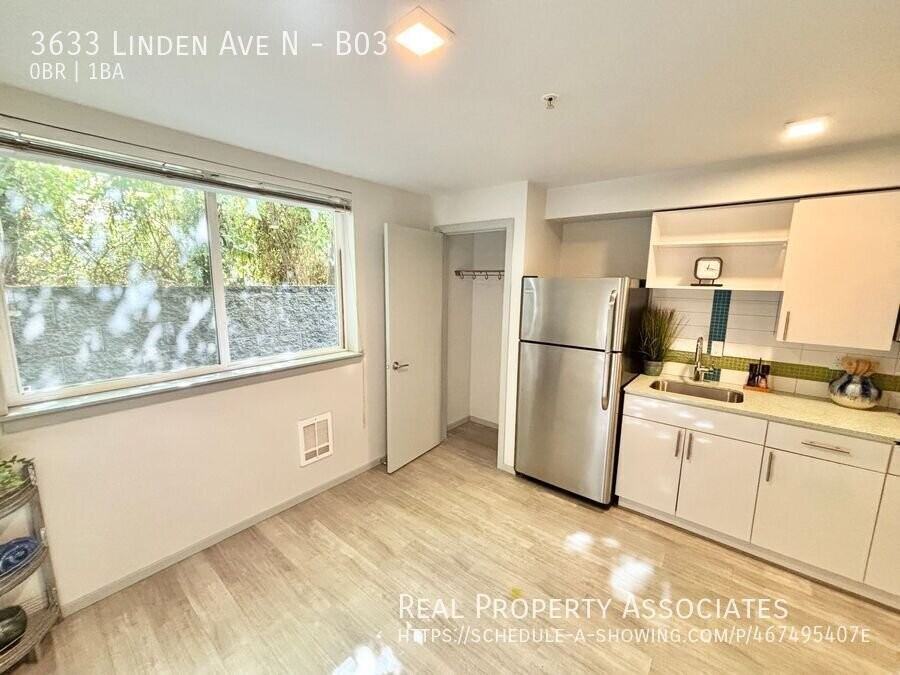 3633 Linden Ave N #B03 - Photo 7 of 34