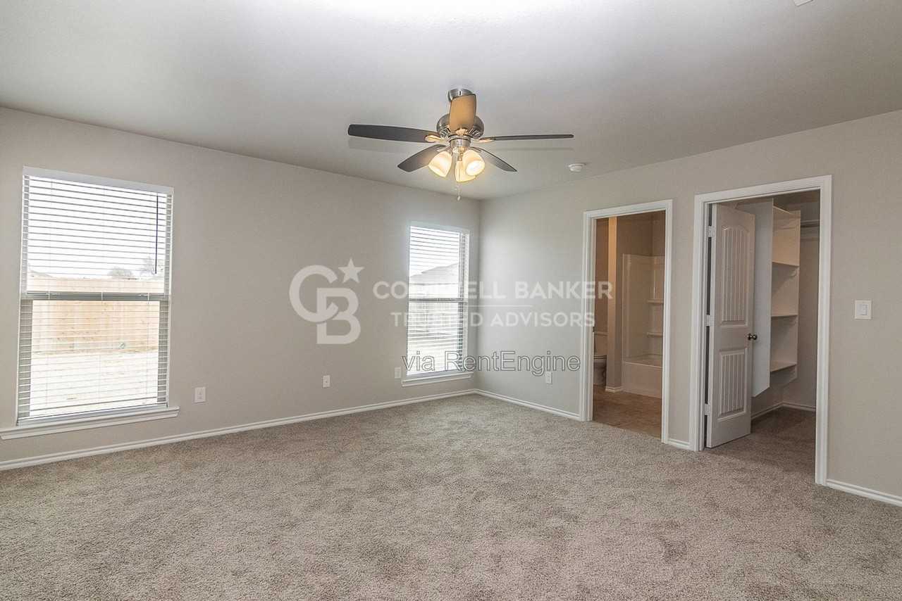 13809 Vernon Ave - Photo 5 of 7