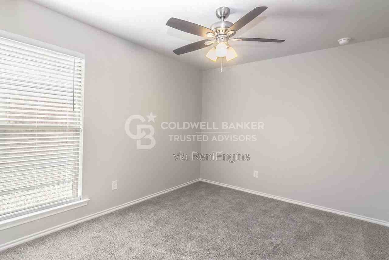 13809 Vernon Ave - Photo 6 of 7