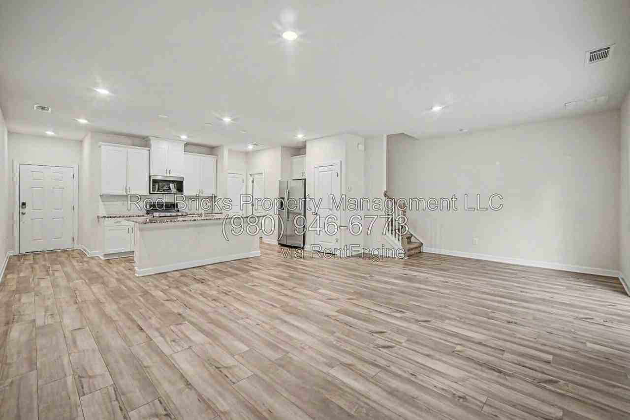 1012 Maltby St - Photo 7 of 29