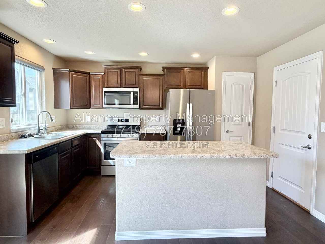 10929 Aliso Dr - Photo 6 of 27
