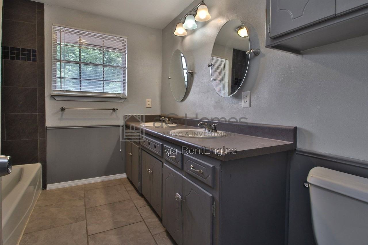 405 Yukon Ave - Photo 5 of 24