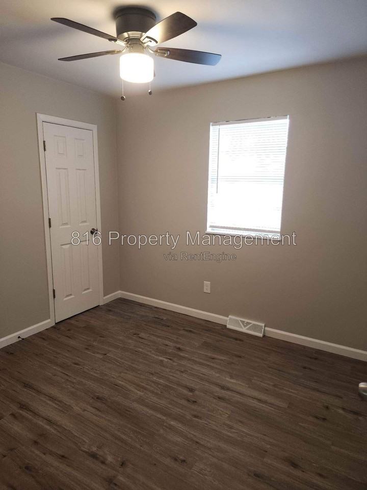 1111 E Sea Ave - Photo 3 of 14