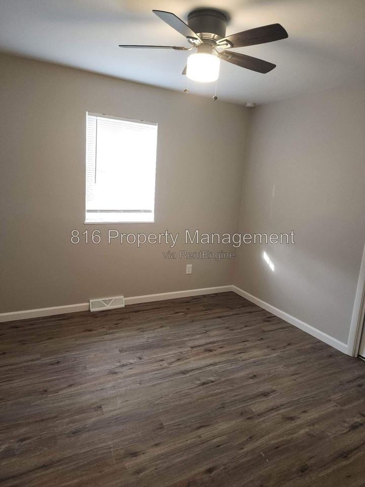 1111 E Sea Ave - Photo 4 of 14