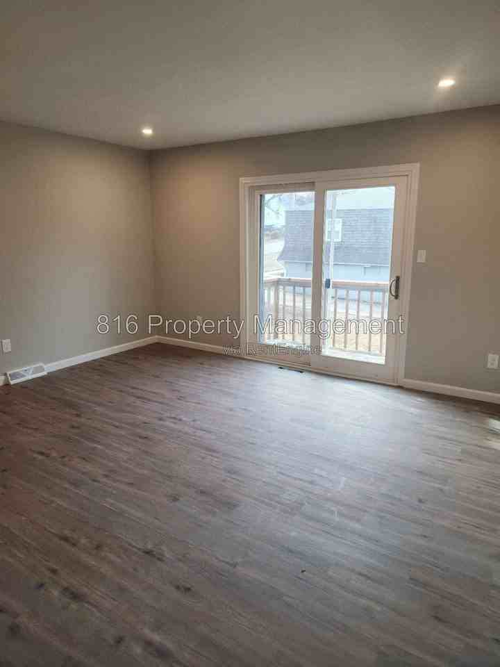 1111 E Sea Ave - Photo 6 of 14