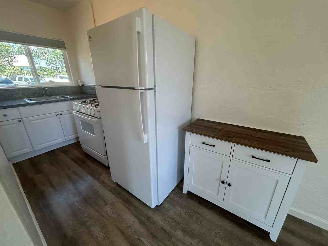 925 1/2 7th St - Photo 6 of 9