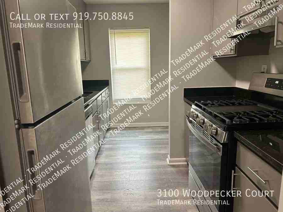 3100 Woodpecker Ct - Photo 3 of 29