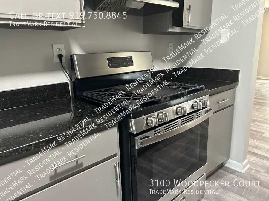 3100 Woodpecker Ct - Photo 4 of 29