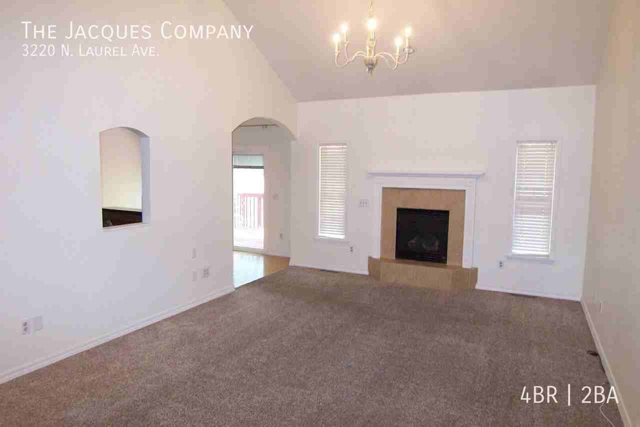 3220 N Laurel Ave - Photo 2 of 24