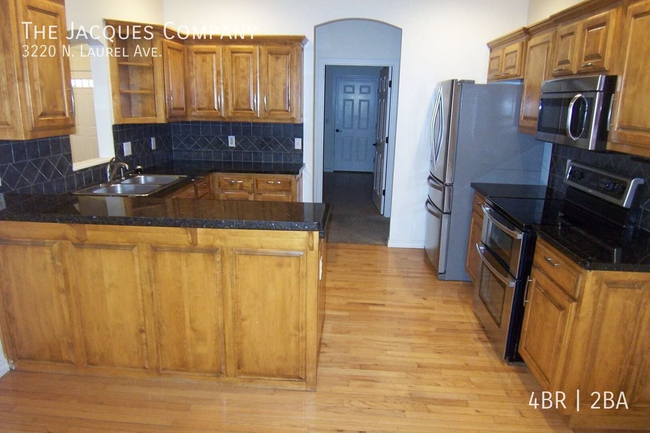 3220 N Laurel Ave - Photo 5 of 24