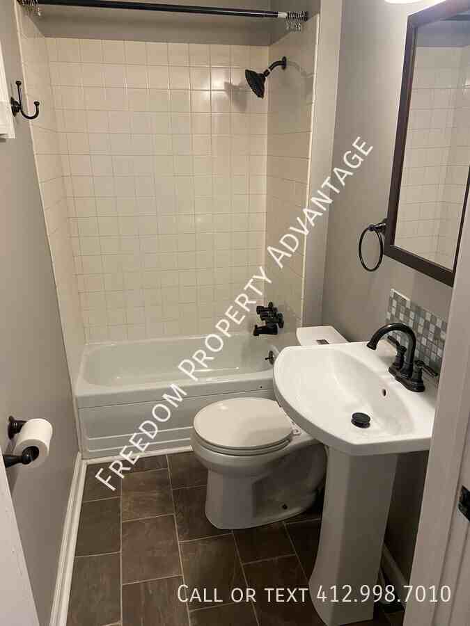 2325 Sarah St #1 - Photo 4 of 6